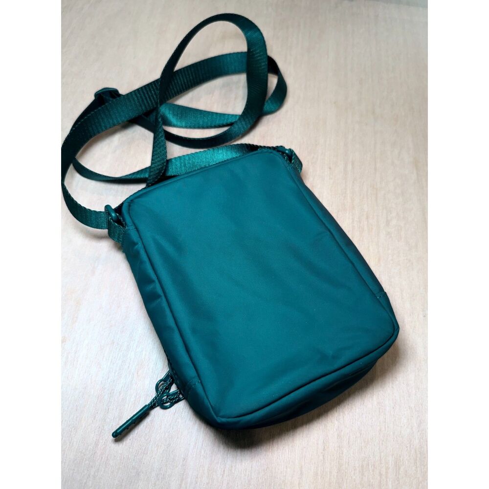Lululemon Easy Access Crossbody Bag NWOT Teal Green Nylon Travel Purse - Picture 6 of 8